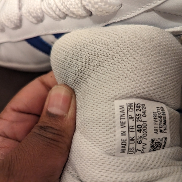 Adidas Shell Toe - Picture 2 of 3